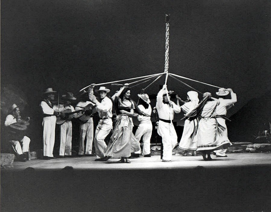 Bailadores Image #10
Musicians & dancers on stage